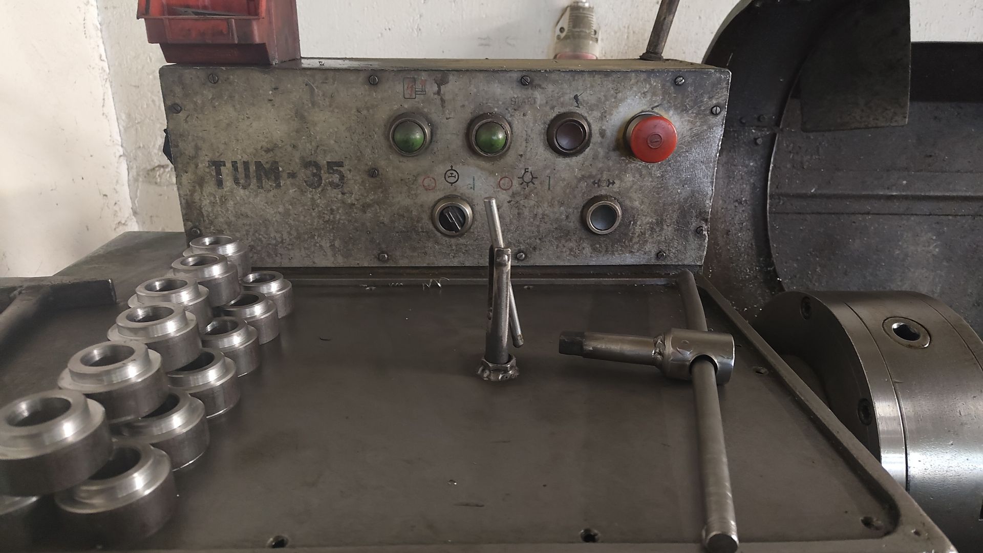 Tokarka uniwersalna TUM 35 – polska produkcja Toruń - Zdjęcie 1